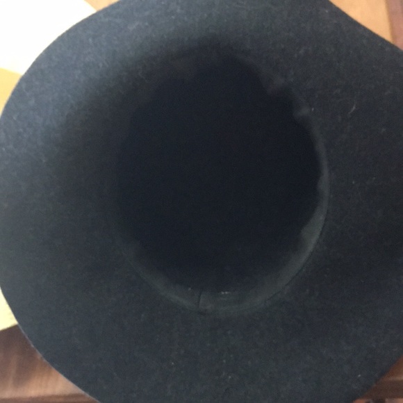 2- felt hats 1- summer floppy hat. $10 each one or all 3 $27 - Picture 8 of 11